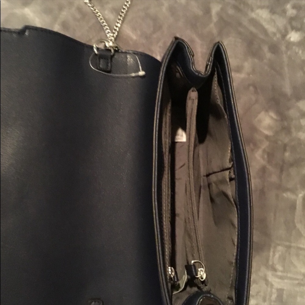 Navy Handbag Silver Chain - Picture 5 of 6